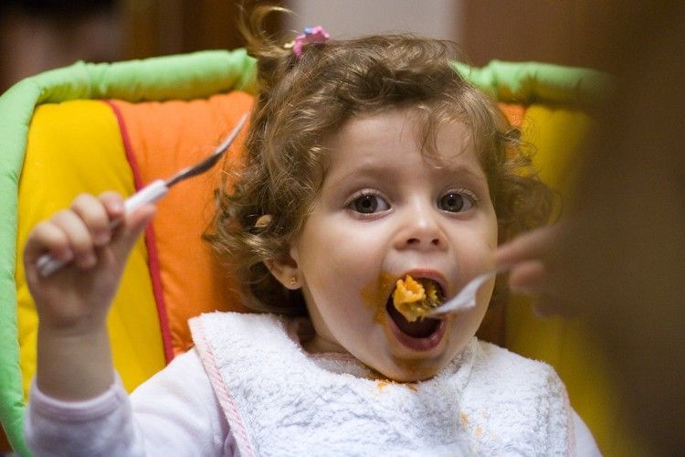 Le bébé de 9 mois et l&rsquo;alimentation